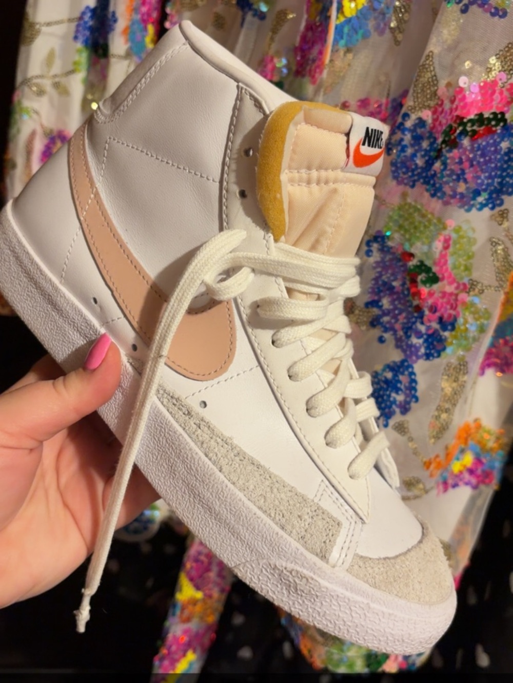 Nike NEW Women's Blazer Mid '77 - White with Pale Pink Swoosh